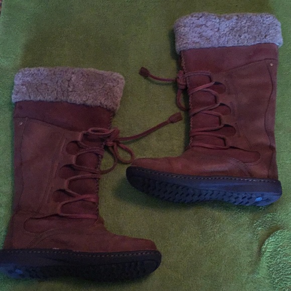 Tall Leather Ugg boot - Picture 2 of 9